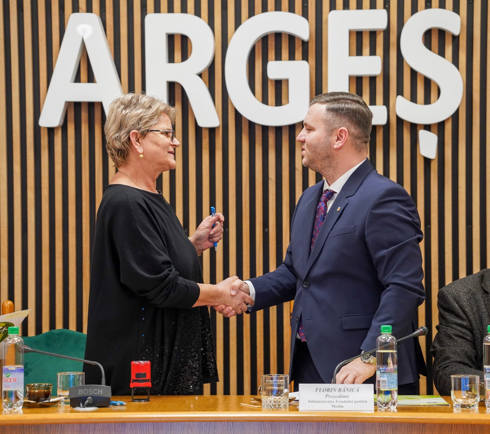 A fost semnat contractul de finanțare pentru iluminat public în comuna Căteasca