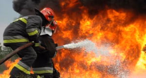 Incendiu violent în Hârsești. Arde o locuință