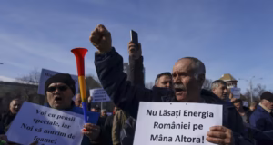Minerii ies din nou în stradă după anunțul concedierilor de la Complexul Energetic Oltenia. Angajații cer dialog cu Nicușor Dan