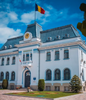 Instituția Primăriei Municipiului Pitești revine în sediul oficial din Piața Primăriei – str. Victoriei, nr. 24!
