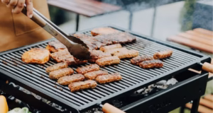 2.500 lei amendă dacă stai la casă și faci grătar în curte. La câți metri de casă ai voie să pui grătarul?