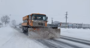 Zăpada mieilor. Drumarii fac apel ca în minivacanța de Paște să se circule cu prudență, în condiții de iarnă