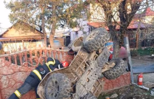 Un tânăr în vârstă de 25 de ani a fost rănit după ce a intrat cu ATV-ul într-un gard