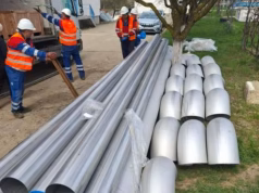 Criza apei din Curtea de Argeş – Echipele Veolia continuă lucrările de montare a unor instalaţii şi a stratului filtrant pentru reabilitarea Staţiei de Tratare a Apei Potabile/ Apa din reţea conţinea o bacterie periculoasă