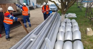 Criza apei din Curtea de Argeş – Echipele Veolia continuă lucrările de montare a unor instalaţii şi a stratului filtrant pentru reabilitarea Staţiei de Tratare a Apei Potabile/ Apa din reţea conţinea o bacterie periculoasă