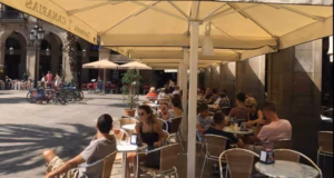 Temperaturile ridicate vor închide mai devreme terasele în cea mai râvnită destinație de vacanță din această vară