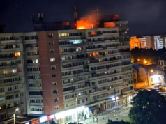 O dronă rusească a lovit un bloc cu 10 etaje din Galați, provocând o explozie și un incendiu. Două persoane au fost rănite