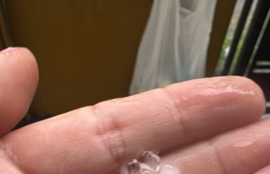 Efectele vremii extreme în mai multe zone din țară. Imagini cu grindina care a lovit în Argeș