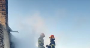 Locuință făcută scrum în Berevoiești. Au ars 400 mp de construcție