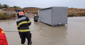 Cod portocaliu de inundații pe mai multe râuri din Dolj, Olt și Argeș: viituri rapide și depășiri ale cotelor de inundație
