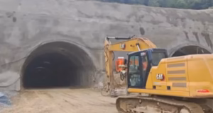 Autostrada Sibiu-Pitești: Prima galerie a tunelului Boița 1 a fost străpunsă