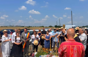 Un nou reper spiritual pentru comunitatea din BRADU: troiță sfințită pe amplasamentul viitoarei școli de meserii