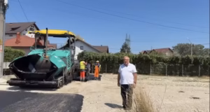 Lucrările de asfaltare continuă în Bascov. Primarul Gheorghe Stancu, pe teren pentru verificarea investițiilor