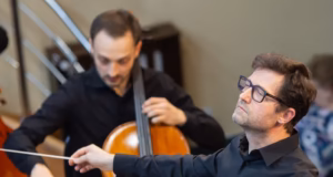 Violonistul Alexandru Tomescu, solistul concertului inaugural al noii stagiuni a Filarmonicii Pitești