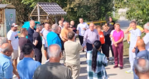Bascov: Întâlnire cu cetățenii din Uiasca. Racordarea locuințelor la rețelele de gaze și canalizare, în centrul discuțiilor