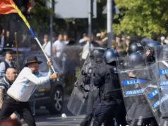 Piața Victoriei: revolta oamenilor care au refuzat să mai protesteze în „țarcurile” Jandarmeriei