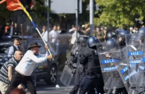 Piața Victoriei: revolta oamenilor care au refuzat să mai protesteze în „țarcurile” Jandarmeriei